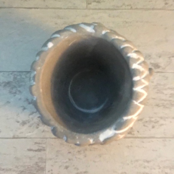 Small Natural Cement Concrete Hedgehog Planter Pot & 2 Pairs of Socks Gift Set - Picture 6 of 11